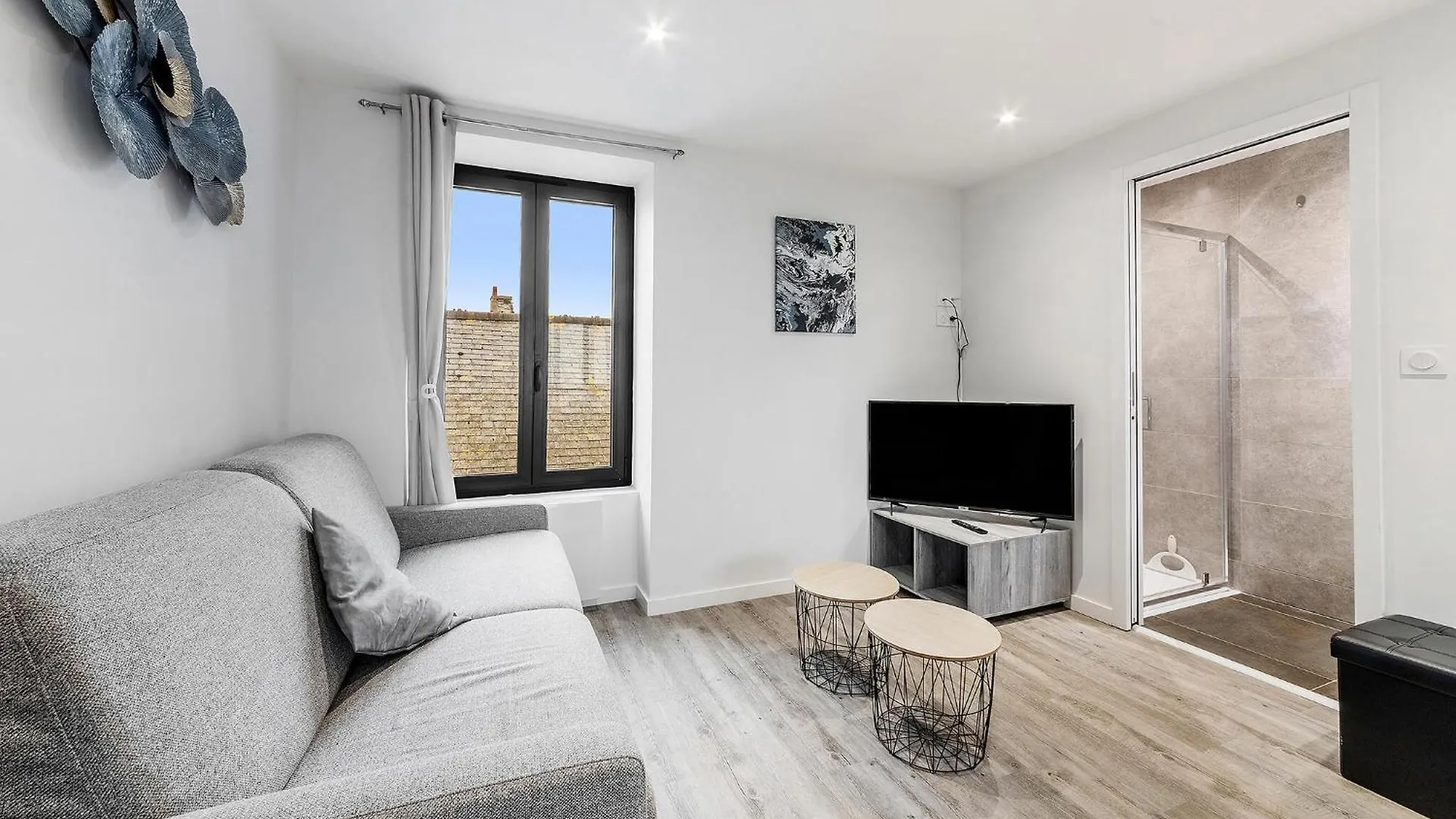 Cozy Apartment In Saint-Benoit-Des-Ondes With Kitchen